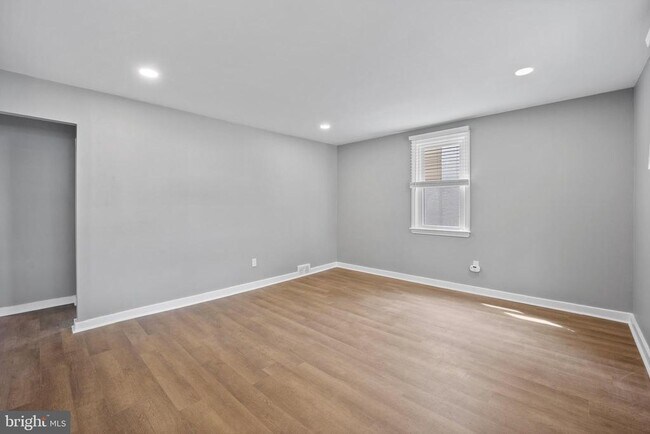 Foto del edificio - 645 Roberts Ave