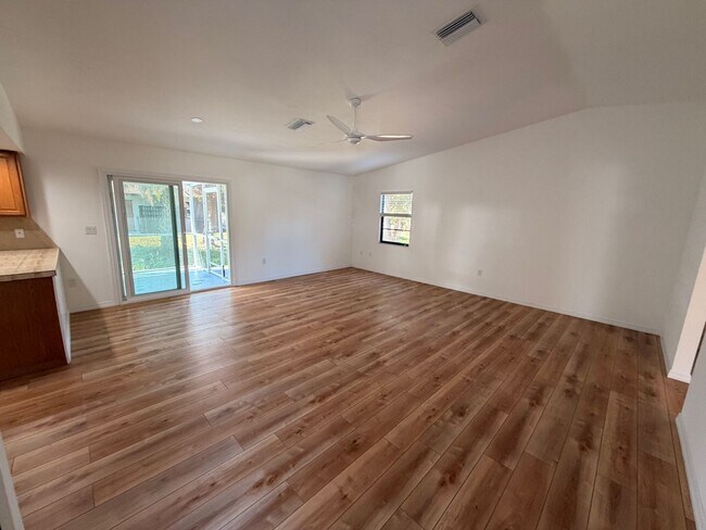 Foto del edificio - Highly sought after 2/2 in Gulf Gate