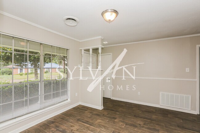 Building Photo - Don't Miss This 3BR 2BA Ranch