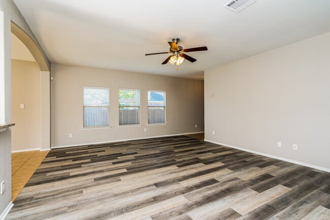 Building Photo - 120 Meadow Crest Dr