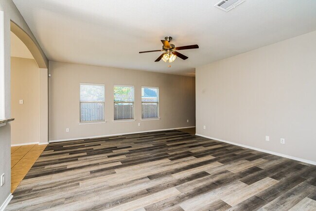 Foto del edificio - 120 Meadow Crest Dr