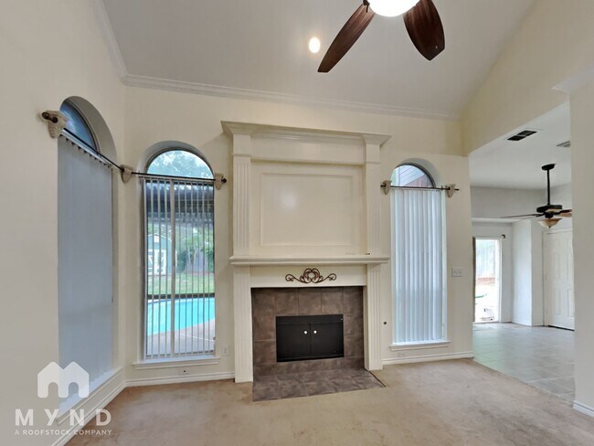 Foto del edificio - 2305 Leafy Glen Ct