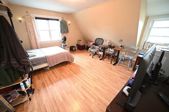Foto del edificio - 28 Academy Hill Rd