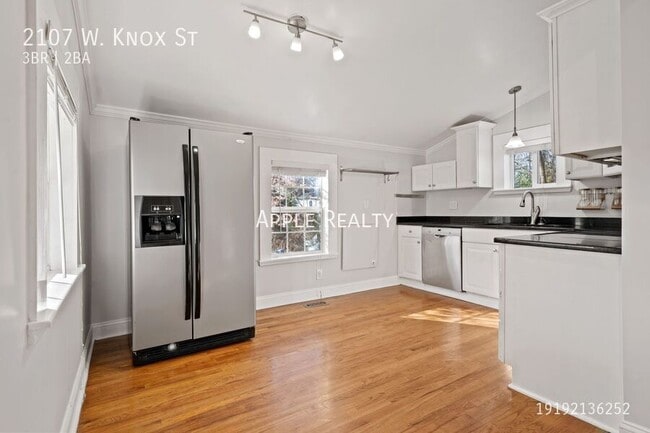 Building Photo - 2107 W Knox St