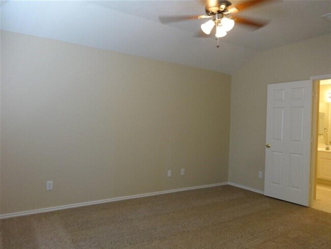 Building Photo - 218 Mammoth Springs Ln