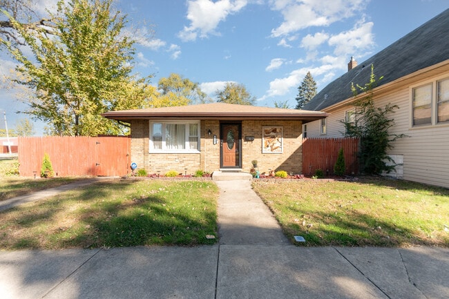 Building Photo - 544 Garfield Ave