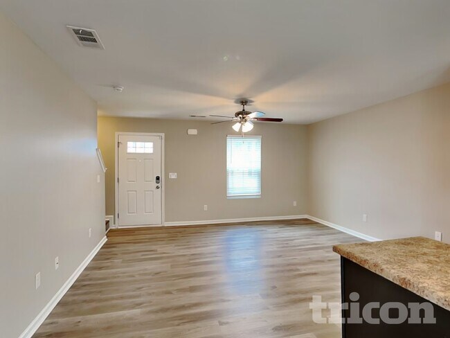 Building Photo - 1868 Belle Arbor Dr