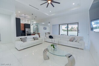 Building Photo - 2 SW 35th Ave