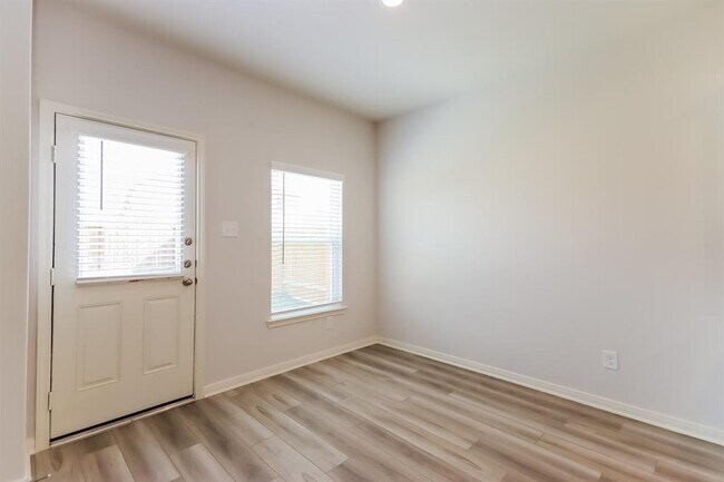 Foto del edificio - 10429 Sweetwater Creek Dr