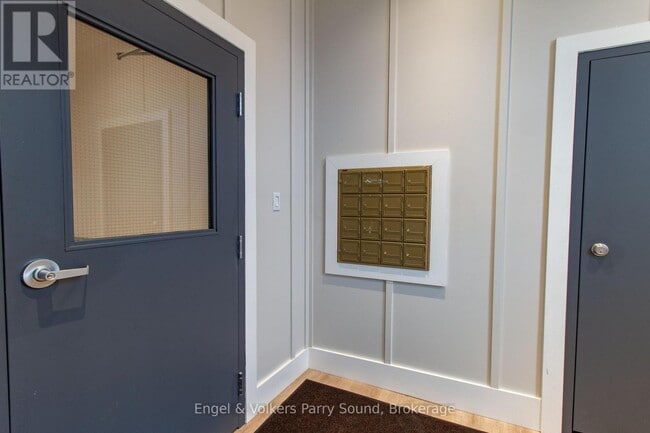 Photo du bâtiment - 100 Muskoka Rd N