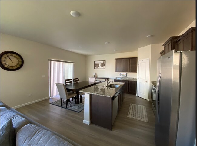 Foto del edificio - Modern & Spacious 5-Bedroom Home in Desirable Sultan Community