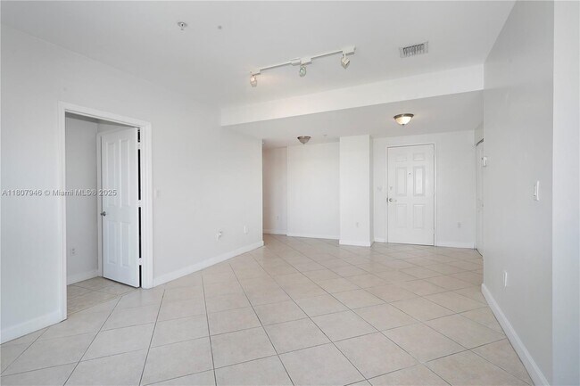 Foto del edificio - 2280 SW 32nd Ave