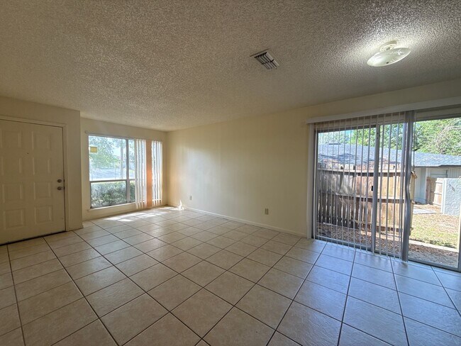 Building Photo - Taylor - 5315