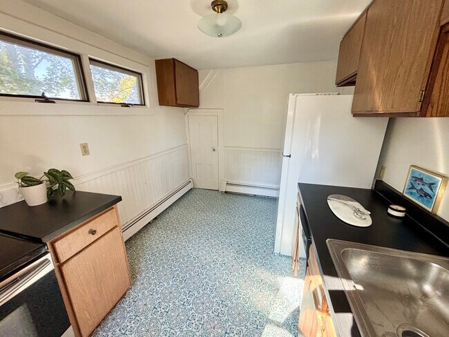 Kitchen - 262 Pleasant St