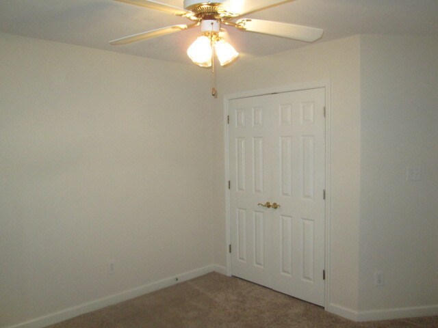 Foto del edificio - 402 Cooper Mill Rd