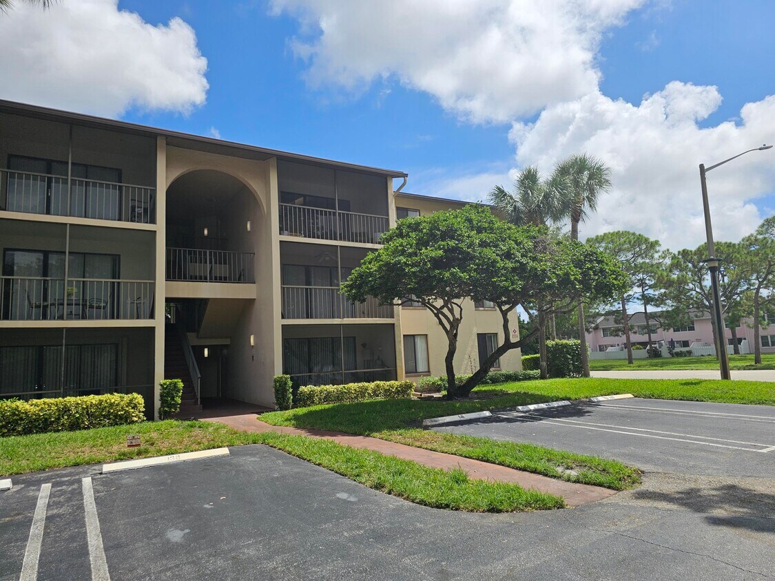 Foto principal - 206 Foxtail Dr