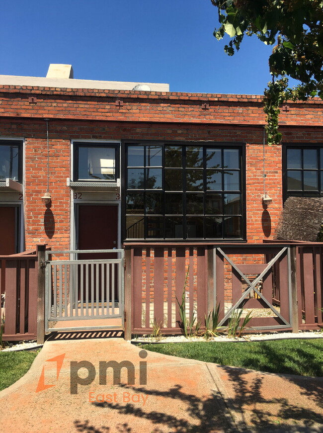 Building Photo - 1501 37th Ave