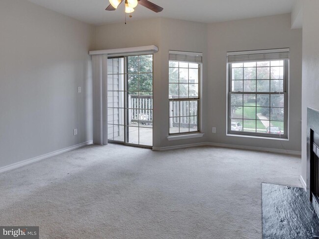 Building Photo - 3906 Penderview Dr