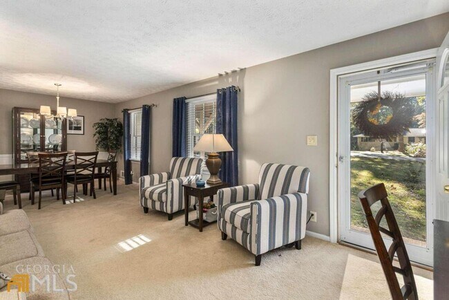 Building Photo - 1293 La Mesa Dr