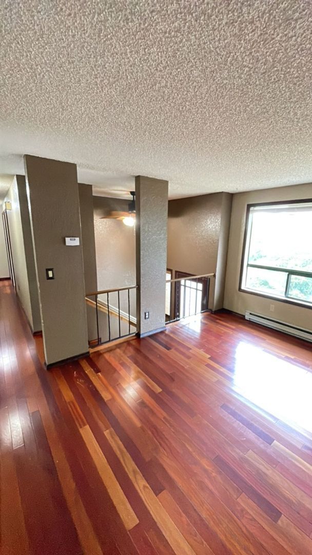 Building Photo - Preleasing Now! Split-level 4 Bedroom + 3 ...
