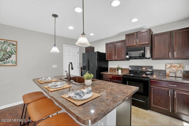 Building Photo - 12190 Alexandra Dr