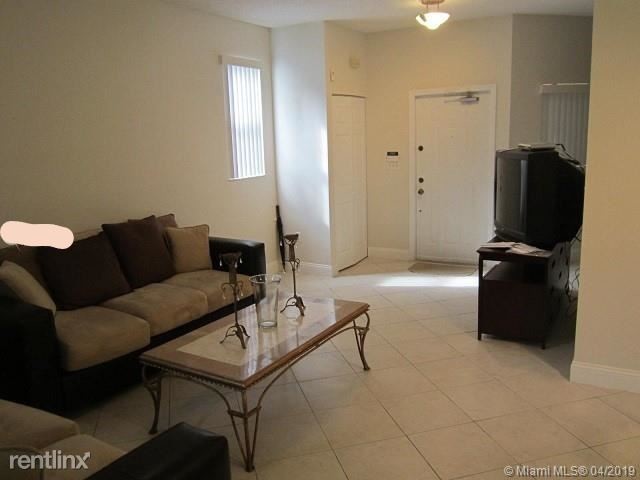 Foto del edificio - 15509 Miami Lakeway N