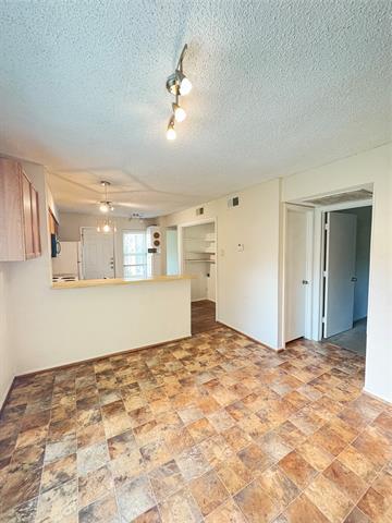 Foto del edificio - 1805 W Spring Creek Pkwy