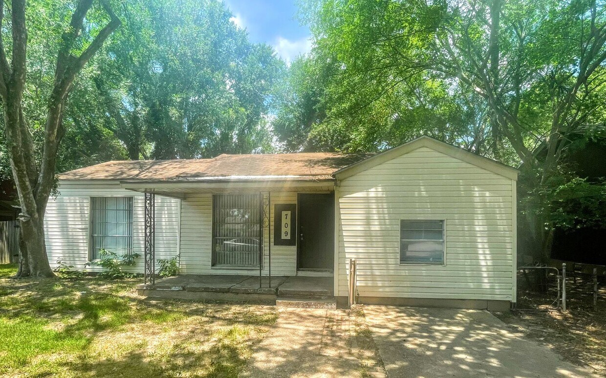 709 Mac Arthur Ave, Wake Village, TX 75501 House Rental in Wake