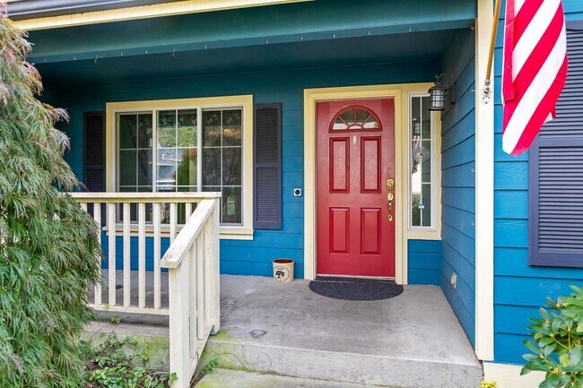 Foto del edificio - 5 Bed 2.5 Bath Spacious House For Rent In Poulsbo!!!