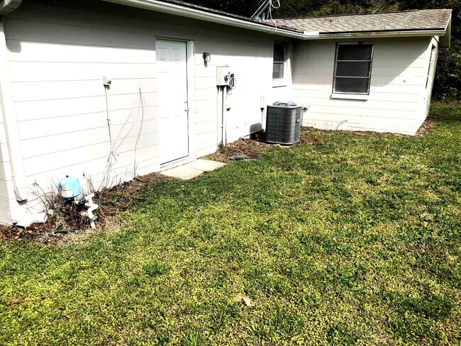 Foto del edificio - 233 Deltona Blvd