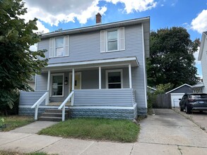 Building Photo - 1591 Plainfield Ave NE