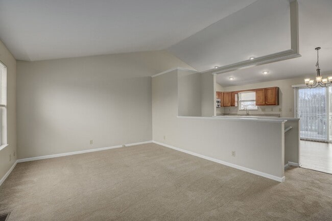 Foto del edificio - Beautifully Renovated 4-Bedroom Single-Family Home – Independence, KY