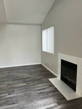 Building Photo - 3074 Peach Ave