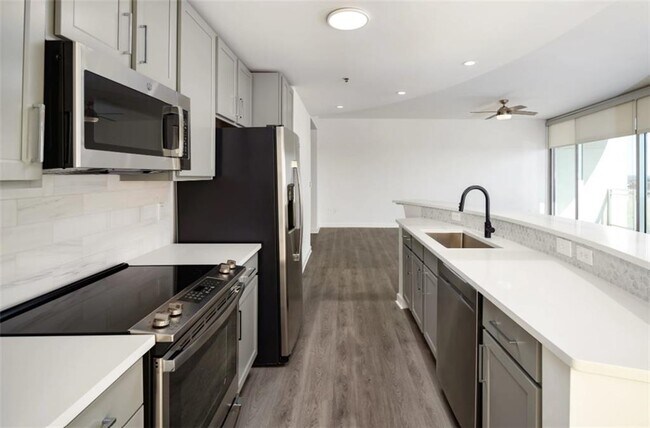 Foto del edificio - 3242 Peachtree Rd NE