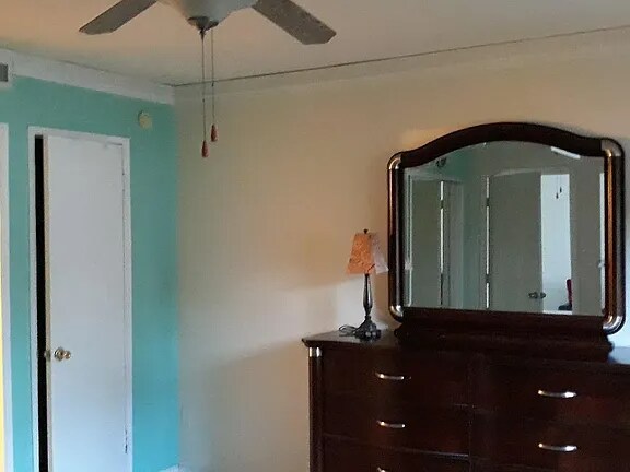 Foto principal - 916 S Calmgrove Ave