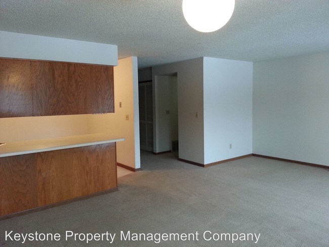 Building Photo - 215 Woodside Dr