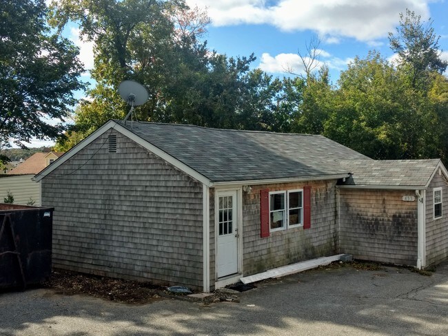Building Photo - 433 Nausauket Rd