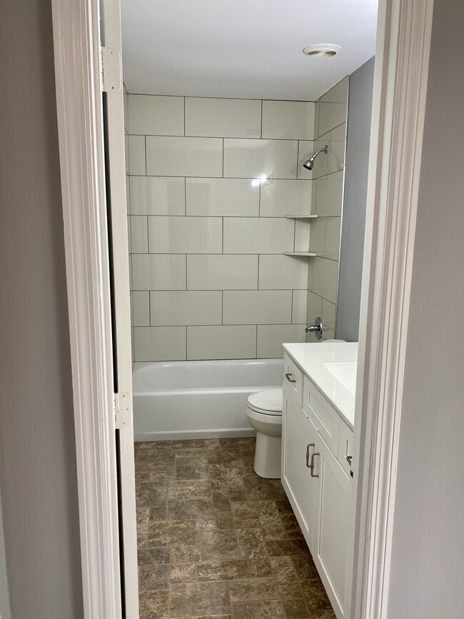 Full Bath - 217 Thistle Ln