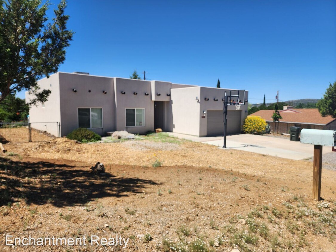 Foto principal - 3 br, 2 bath House - 1410 E Pine St