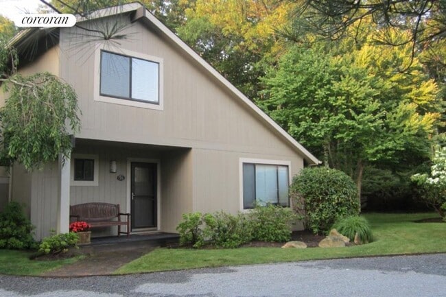 Building Photo - 197 Treescape Dr