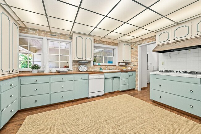 Foto del edificio - 18 Woodland Ln
