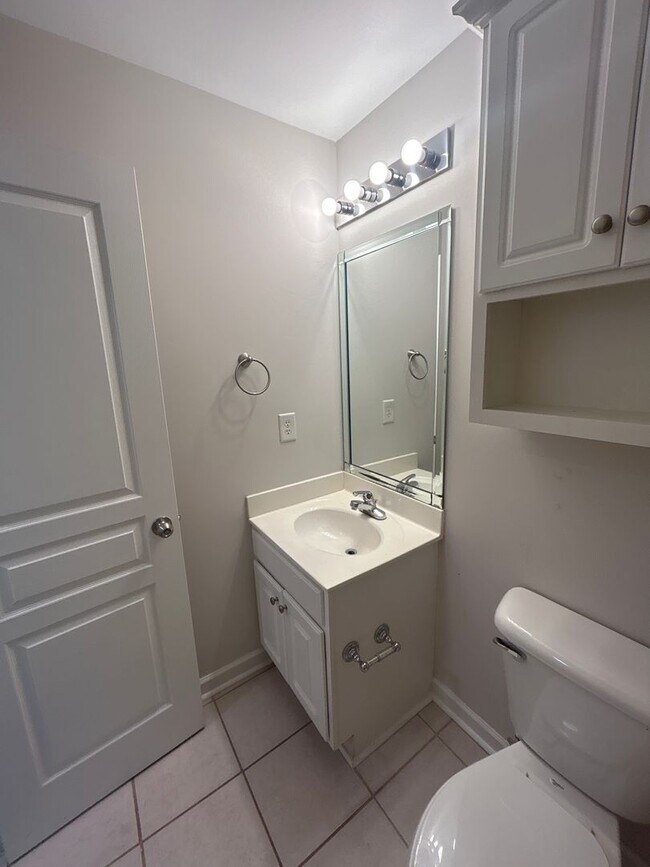Foto del edificio - Three Bedroom Townhouse Available!