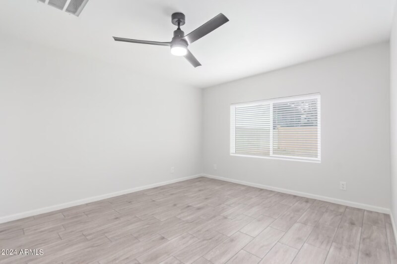 Foto principal - 1630 E 12th St