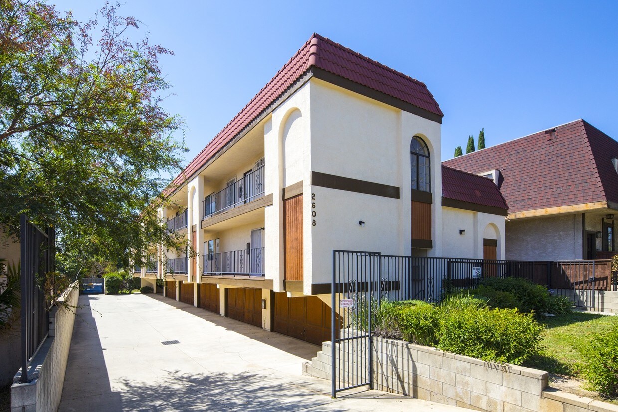 Primary Photo - 2608 W Alhambra Rd