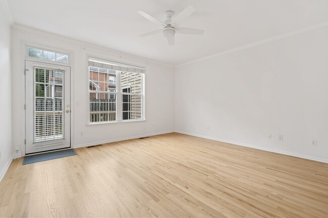 Foto del edificio - Adorable 2br/2.5ba townhouse: Available Now