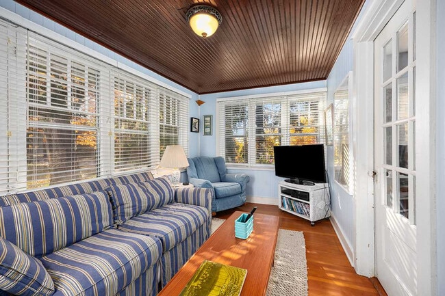 Foto del edificio - 630 Pleasant St