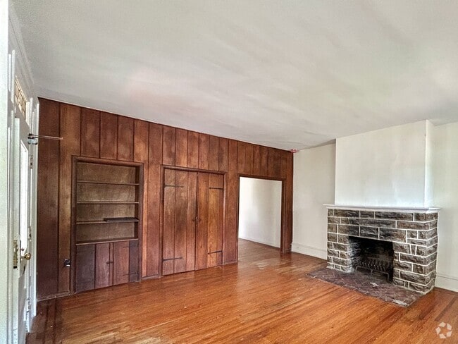 Building Photo - 2803 W Queen Ln