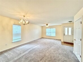 Building Photo - 19 Bainbridge Way