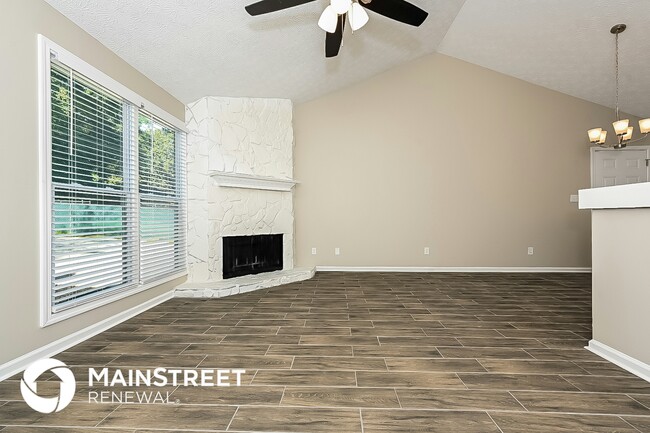 Building Photo - 402 Hawthorne Cir