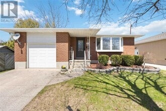 Building Photo - 654 Charlesworth Dr